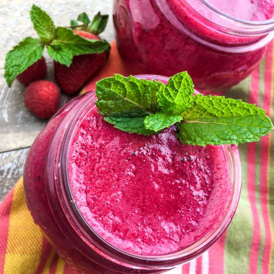 Refreshing Berry Beet Smoothie